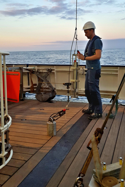 Onboard R/V Heincke, Knut Krämer prepares a sound velocity probe for surveying the sea floor with the multibeam echosounder. Photo: MARUM – Center for Marine Environmental Sciences, University of Bremen; Gabriel Herbst.
