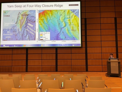 Yiting in the lecture hall at the EGU 2022
