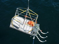 Ozeanboden-docking station mit 10 Steckplätzen unmittelbar vor der Installation auf FINO1