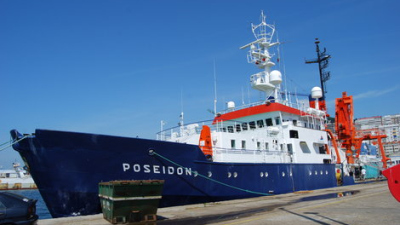 Auf den Kanaren wartet das Forschungsschiff POSEIDON auf das Expeditionsteam. 