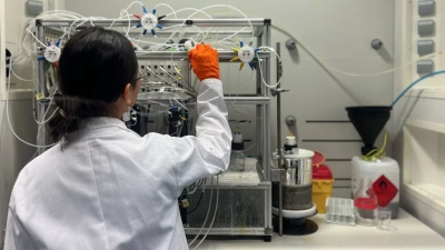 Ph.D. candidate Phuong Luong working and the Automated Glycan Assembly Synthesizer. Photo: MPICI