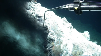 The temperature measurement at the outflow opening of the black smoker revealed fluid temperatures greater than 300°C. In addition to this active smoker, numerous different types of vent emissions were identified in the newly discovered Jøtul hydrothermal field. Photo: MARUM – Center for Marine Environmental Sciences, University of Bremen. 