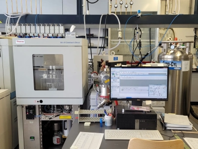 Kiel IV Carbonate Device and ThermoFisher 253 mass spectrometer.